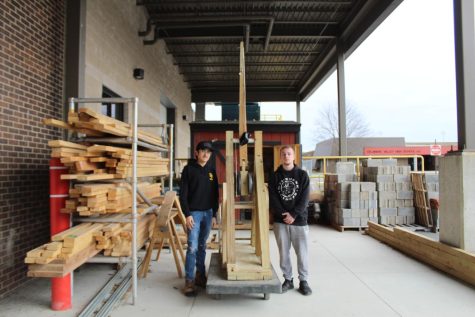 Building CTE students finish senior projects