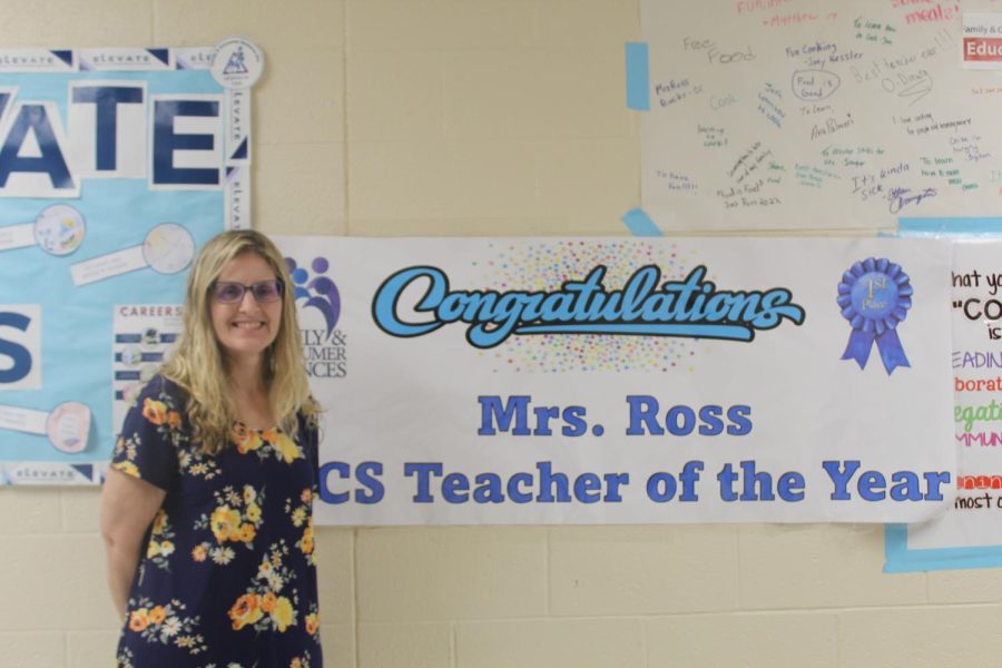 Mrs.+Ross+wins+FACS+Teacher+of+the+Year.