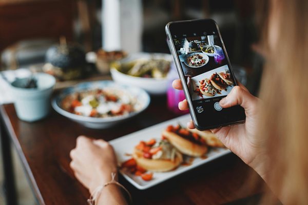 Should meal times be tech-free?